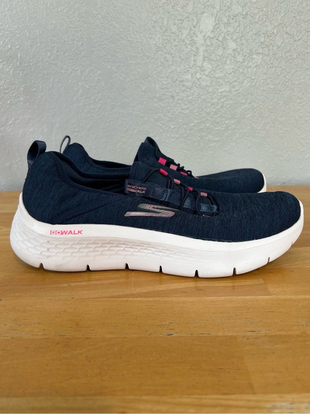 Skechers GOwalk Joy Navy Pink Slip On Walking Shoes Women’s 8 Comfort Sneakers